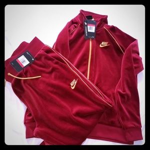 Brand New Womans Nike sweatsuit Wine color